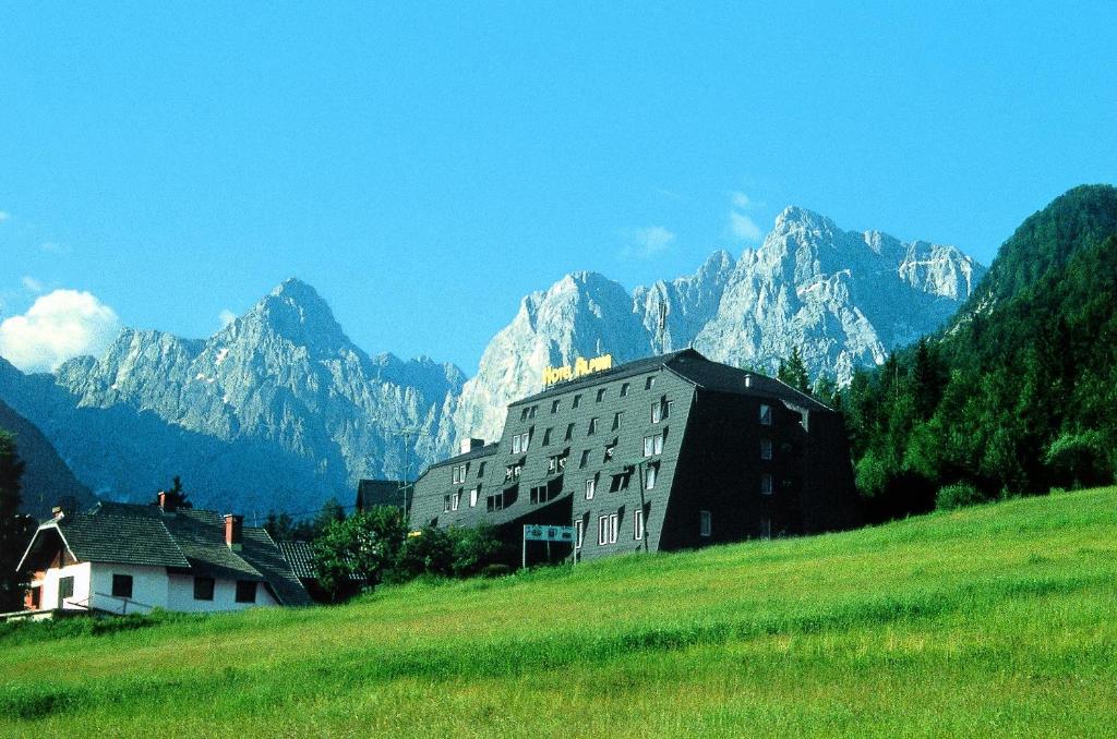 Hotel Alpina Кранска гора Екстериор снимка